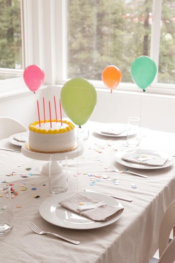 globos con helio para las etiquetas de mesa