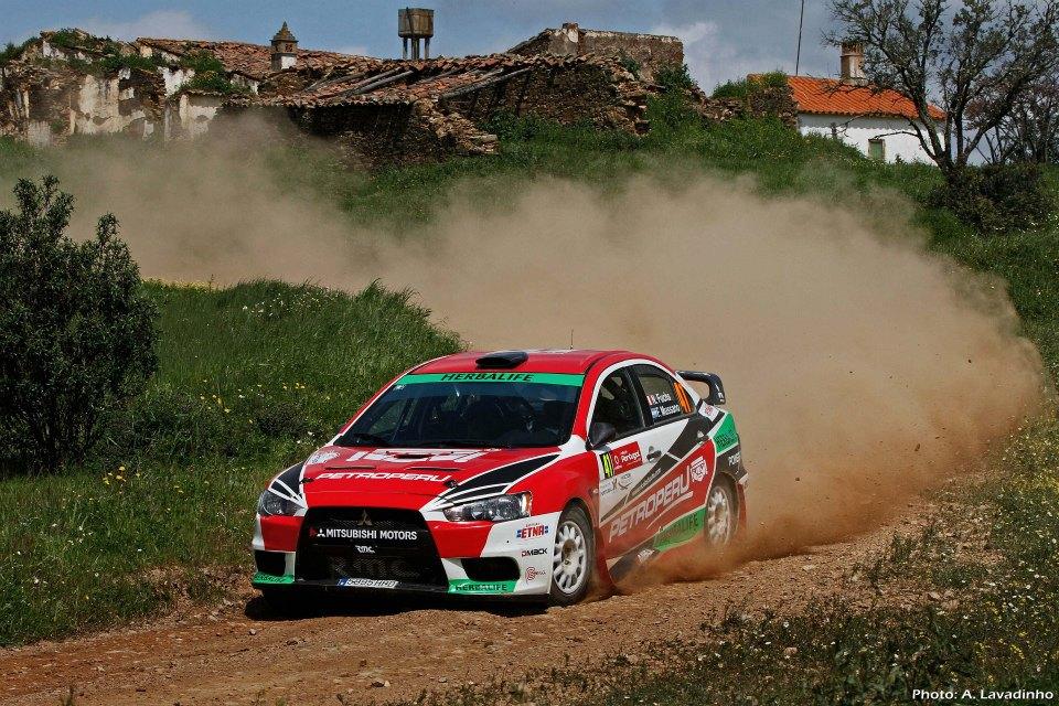 NICOLAS FUCHS CONTINÚA EN EL PRIMER LUGAR EN EL RALLY DE PORTUGAL EN LA CATEGORÍA DE AUTOS DE PRODUCCIÓN portugal