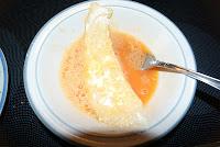 Rodaballo Rebozado con Fideos chinos y Salsa de hongos Rodaballo Rebozado con Fideos chinos y Salsa de hongos