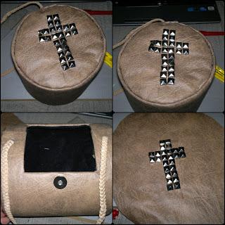 Super DIY: Cartera de mano con cruz de tachas/ Cross studs Super DIY: Cartera de mano con cruz de tachas/ Cross studs