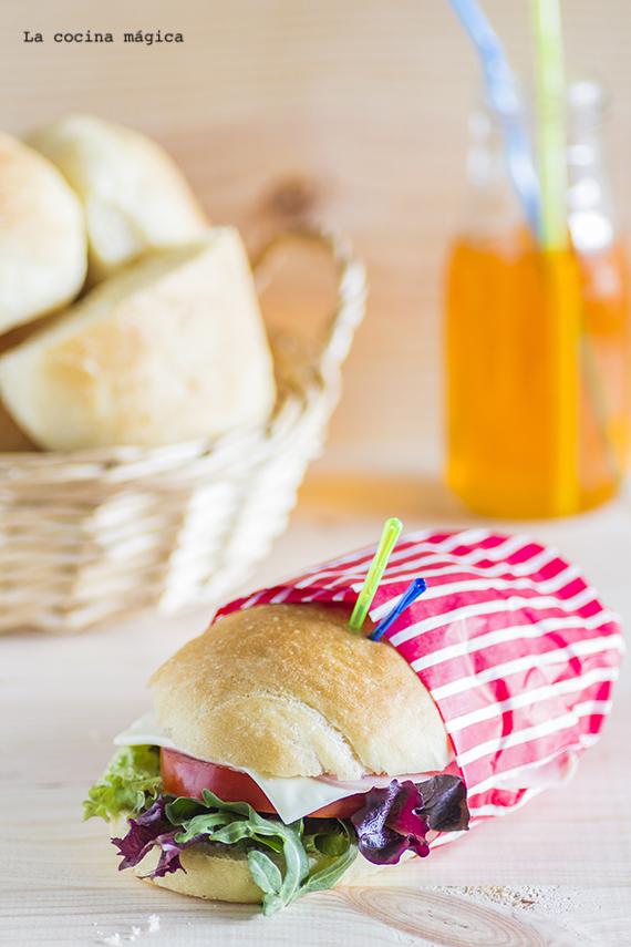 Pan de leche tierno para bocadillos (pasando un poco del típico pan de molde) Pan de leche tierno para bocadillos (pasando un poco del típico pan de molde)