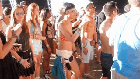 10 GIFs de chicas bailando en Coachella 2013