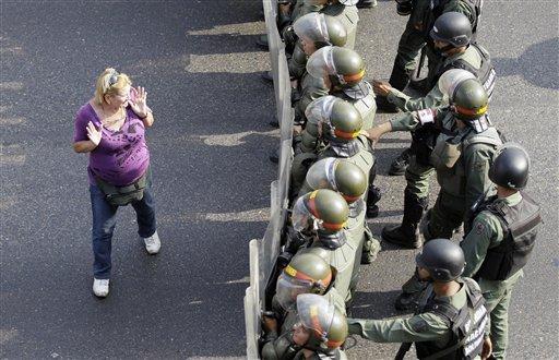 CAPRILES CONVOCA A CACEROLAZO CAPRILES CONVOCA A CACEROLAZO