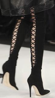 NEGRO, mi primer color. Botas y zapatos. NEGRO, mi primer color. Botas y zapatos.