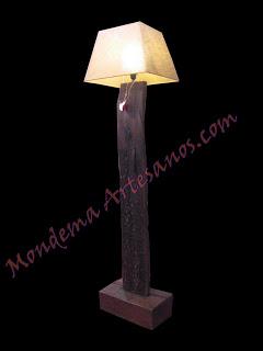 Lampara de pie con base de trilla antigüa Lampara de pie con base de trilla antigüa