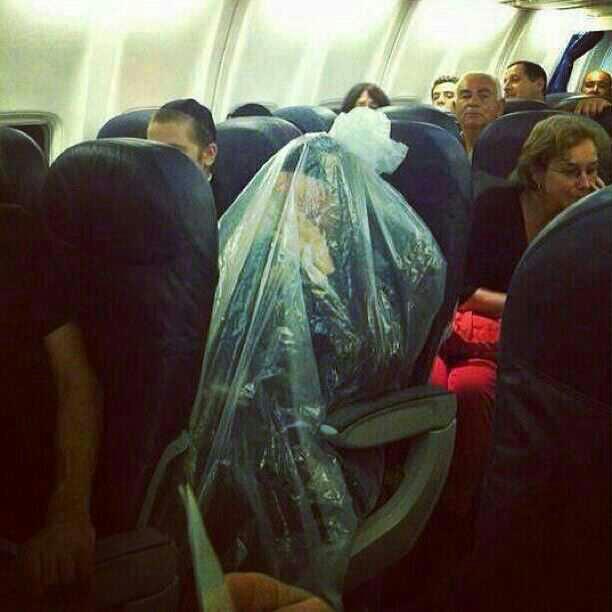 Un judío viaja envuelto en una bolsa de plástico: ¿por qué?