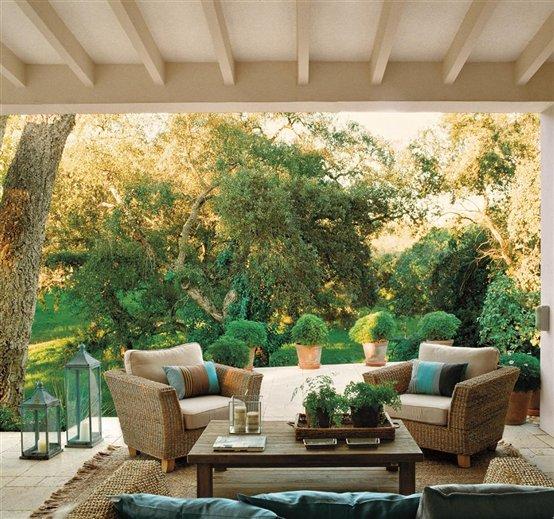 Fundida con el jardín / Fused with the garden Fundida con el jardín / Fused with the garden