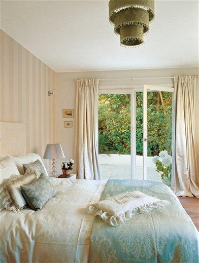 Fundida con el jardín / Fused with the garden Fundida con el jardín / Fused with the garden