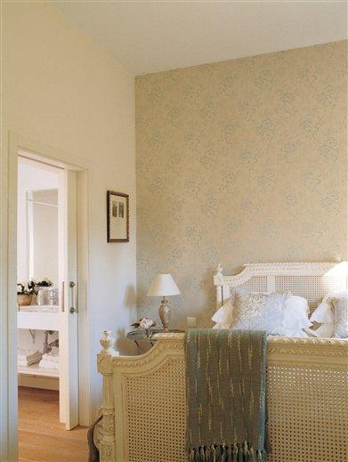 Fundida con el jardín / Fused with the garden Fundida con el jardín / Fused with the garden