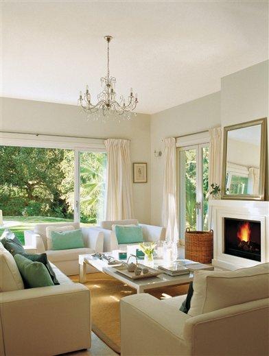 Fundida con el jardín / Fused with the garden Fundida con el jardín / Fused with the garden