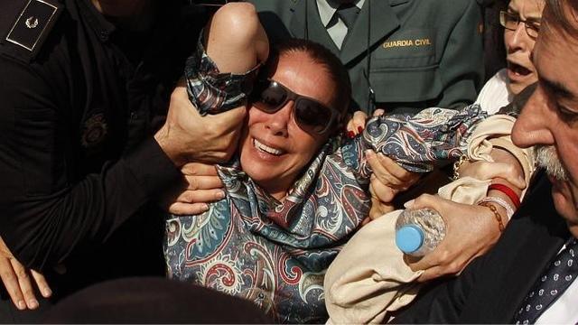 ESPAÑA: El linchamiento a Isabel Pantoja