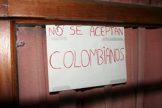 “No se aceptan Colombianos”