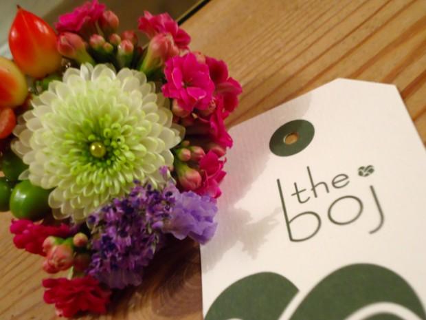 Decorando looks con las flores: workshop The Boj en la boutique Sayan flores the boj