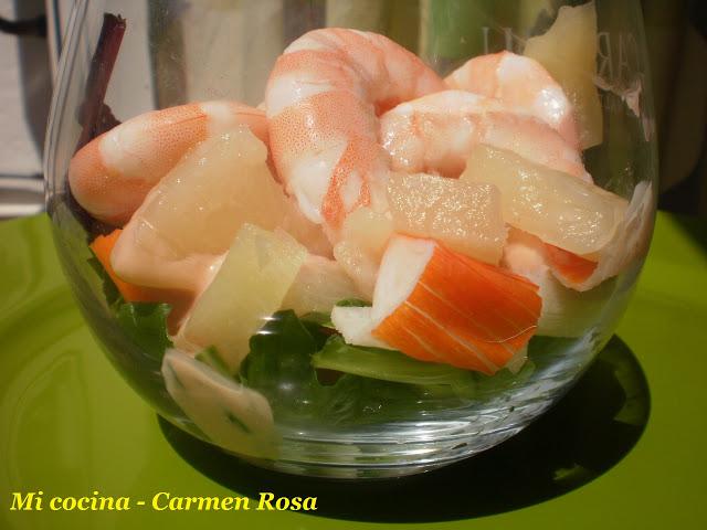 COCTEL DE LANGOSTINOS Y PIÑA CON SALSA ROSA COCTEL DE LANGOSTINOS Y PIÑA CON SALSA ROSA