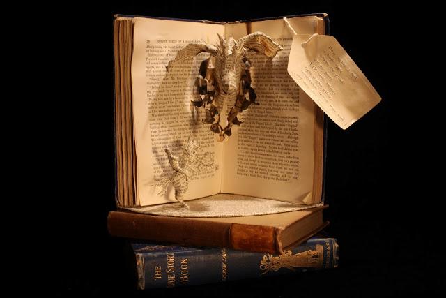 Book art por Emma Taylor Book art por Emma Taylor