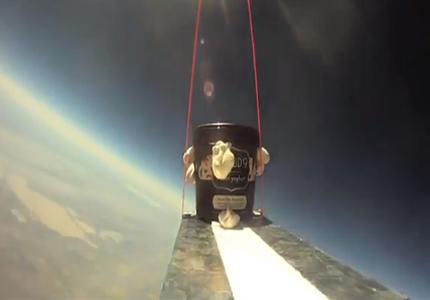 yoghurt congelandonse en un avion yoghurt de cloud 9 congelandose en el ala de un avión