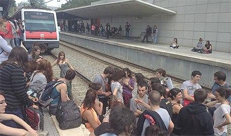 El consejo de gobierno de la Politécnica de Barcelona rechaza los 90 despidos de trabajadores El consejo de gobierno de la Politécnica de Barcelona rechaza los 90 despidos de trabajadores