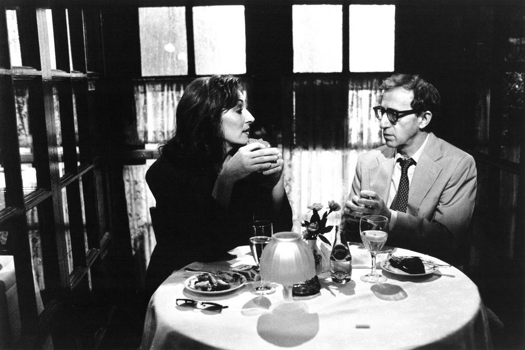 manhattan-murder-mystery-anjelica-huston-woody-allen-1993