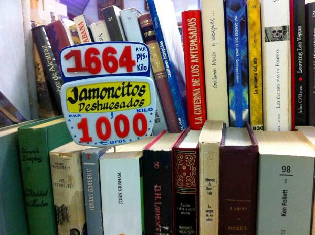 Libros y... jamoncitos deshuesados - Foto por Andrés Walliser Libros y... jamoncitos deshuesados - Foto por Andrés Walliser