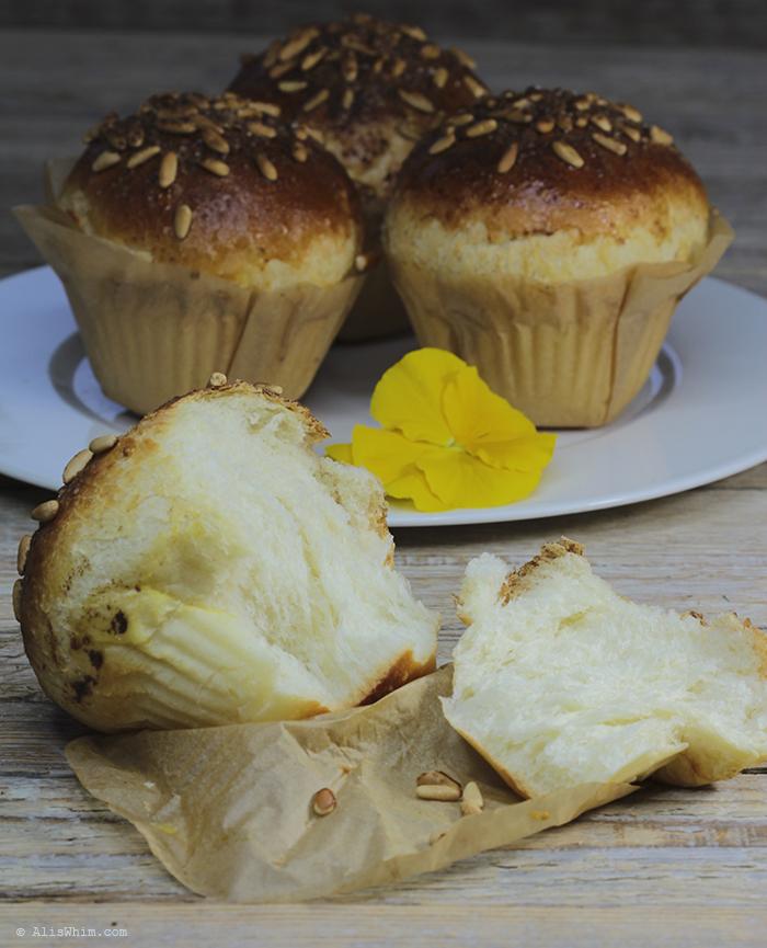 Brioches con canela y piñones (sin lácteos) brioche with cinnamon and pine nuts