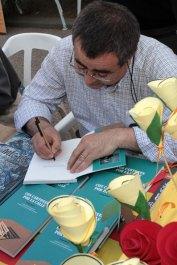 Ya dejamos St. Jordi firmando