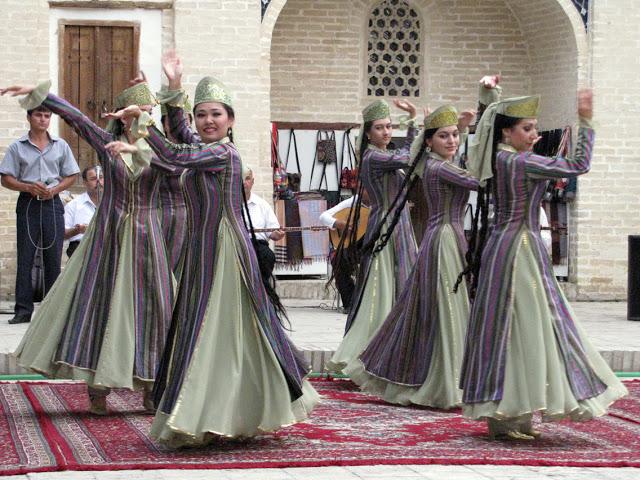 Uzbekistán, danzarinas uzbeka