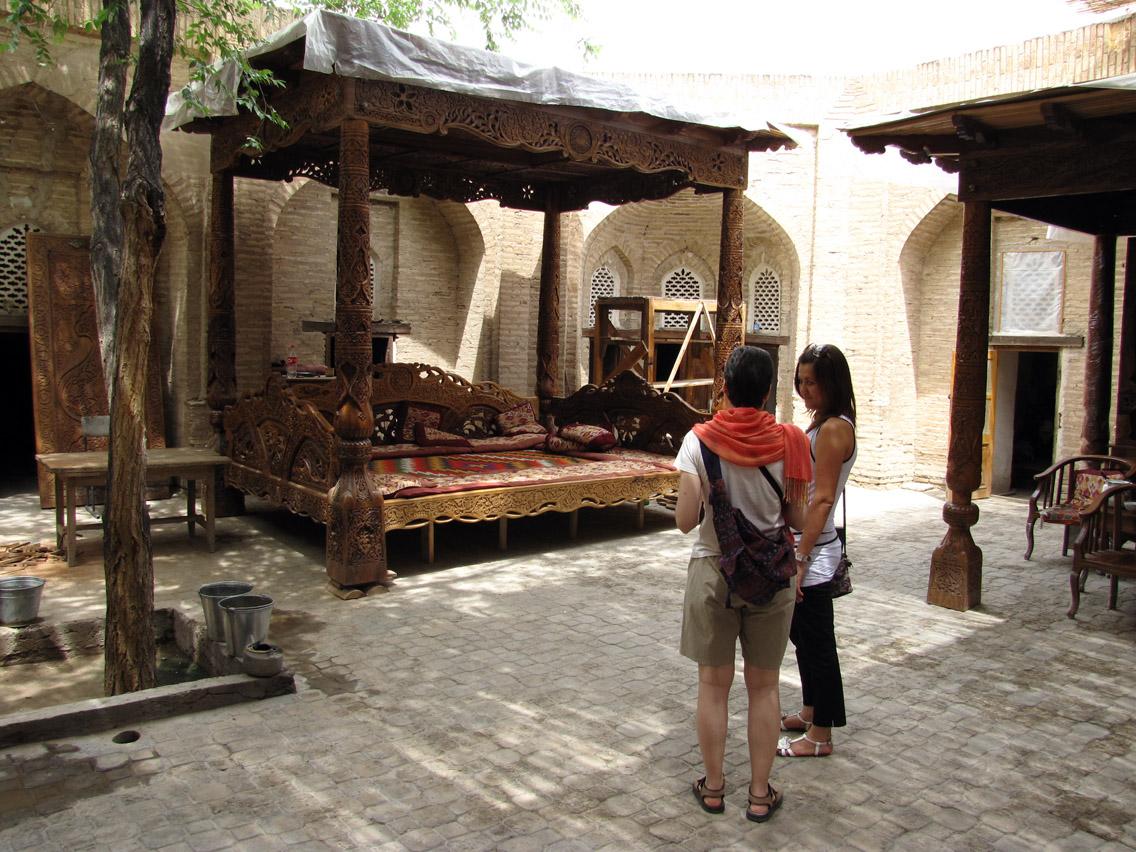 Uzbekistán, Khiva - charpoiá en madrasa Xojash