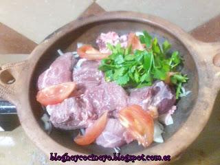Tajine de carne de ternera, ciruelas pasas y orejones Tajine de carne de ternera, ciruelas pasas y orejones