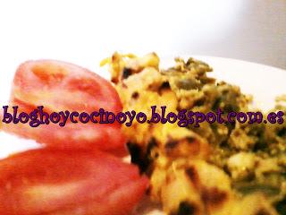 Pinchitos de pollo con pimiento y huevo. Pinchitos de pollo con pimiento y huevo.