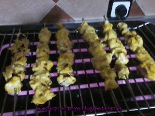 Pinchitos de pollo con pimiento y huevo. Pinchitos de pollo con pimiento y huevo.