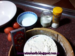 Tarta de nata, rellena de crema de Limón. Tarta de nata, rellena de crema de Limón.