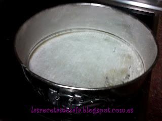 Tarta de nata, rellena de crema de Limón. Tarta de nata, rellena de crema de Limón.