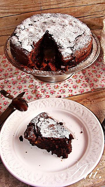 Tarta de chocolate con almendras. Tarta de chocolate con almendras.