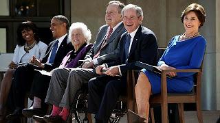 Obama silencia la guerra contra Irak para homenajear a Bush