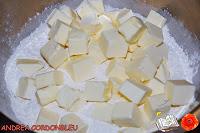 SAN JORGE PARA YELLOW MELOW, LIBRO Y ROSA: MAGDALENAS CON ROSA DE MANZANA Y MILHOJAS CON CREMA DE AVELLANA SAN JORGE PARA YELLOW MELOW, LIBRO Y ROSA: MAGDALENAS CON ROSA DE MANZANA Y MILHOJAS CON CREMA DE AVELLANA