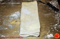 SAN JORGE PARA YELLOW MELOW, LIBRO Y ROSA: MAGDALENAS CON ROSA DE MANZANA Y MILHOJAS CON CREMA DE AVELLANA SAN JORGE PARA YELLOW MELOW, LIBRO Y ROSA: MAGDALENAS CON ROSA DE MANZANA Y MILHOJAS CON CREMA DE AVELLANA