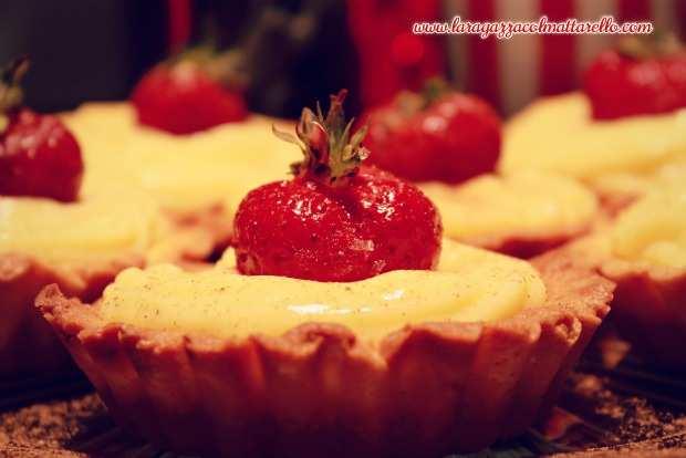 IMG 6038mr Crostatine de almendras con crema pastelera de naranja y fresas caramelizadas