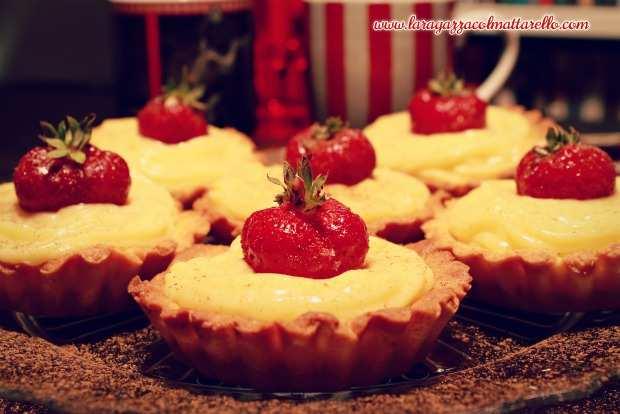 IMG 6035mr Crostatine de almendras con crema pastelera de naranja y fresas caramelizadas