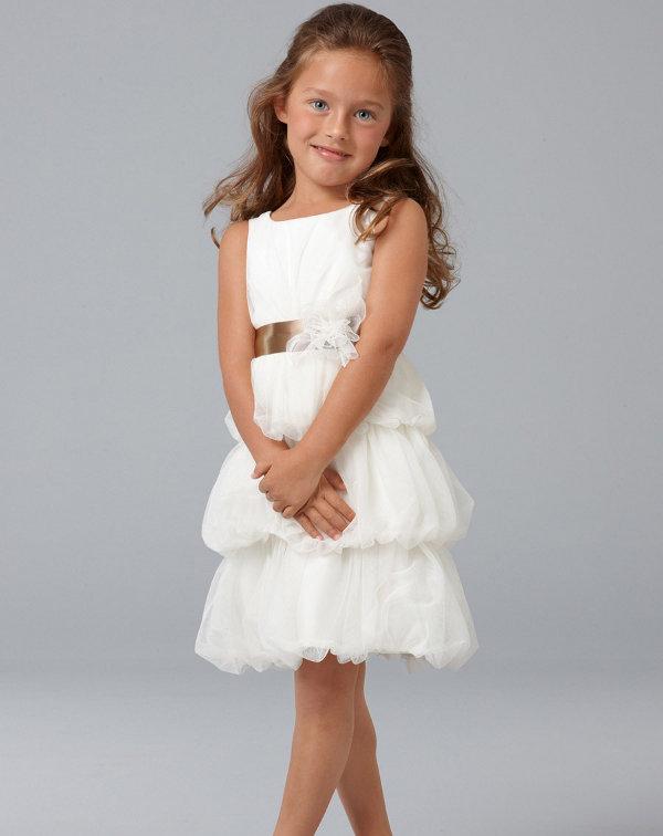 Una de las tendencias de moda más buscada año tras año en la red son los vestidos de fiesta para niñas