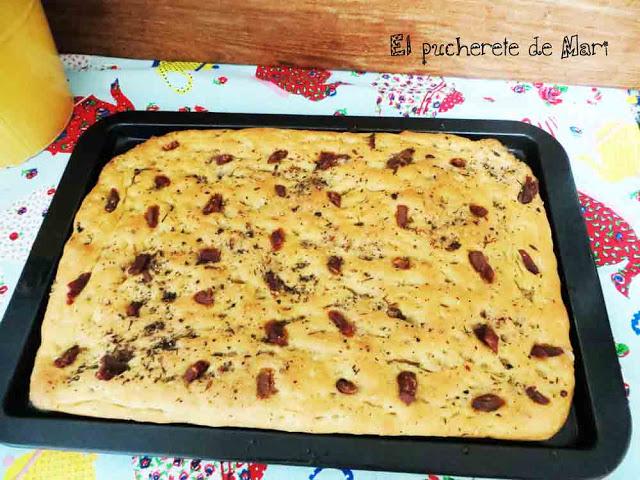 FOCCACIA CON OLIO AROMATICO E PROSCIUTTO FOCCACIA CON OLIO AROMATICO E PROSCIUTTO