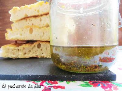 FOCCACIA CON OLIO AROMATICO E PROSCIUTTO FOCCACIA CON OLIO AROMATICO E PROSCIUTTO