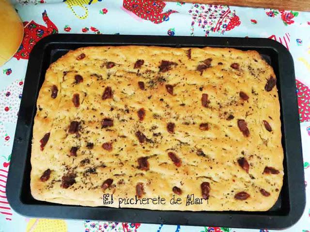 FOCCACIA CON OLIO AROMATICO E PROSCIUTTO FOCCACIA CON OLIO AROMATICO E PROSCIUTTO