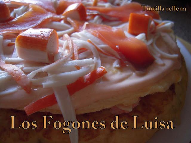 TORTILLA RELLENA CON SALMON, GAMBAS Y PALITOS DE MAR TORTILLA RELLENA CON SALMON, GAMBAS Y PALITOS DE MAR