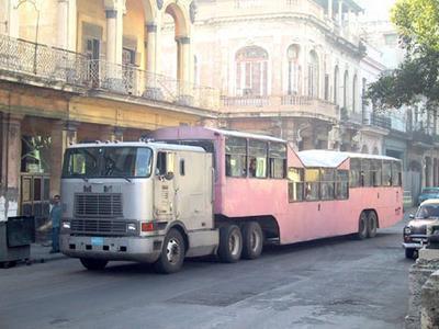Metrobus o El Camello, como se le conoció popularmente en Cuba.