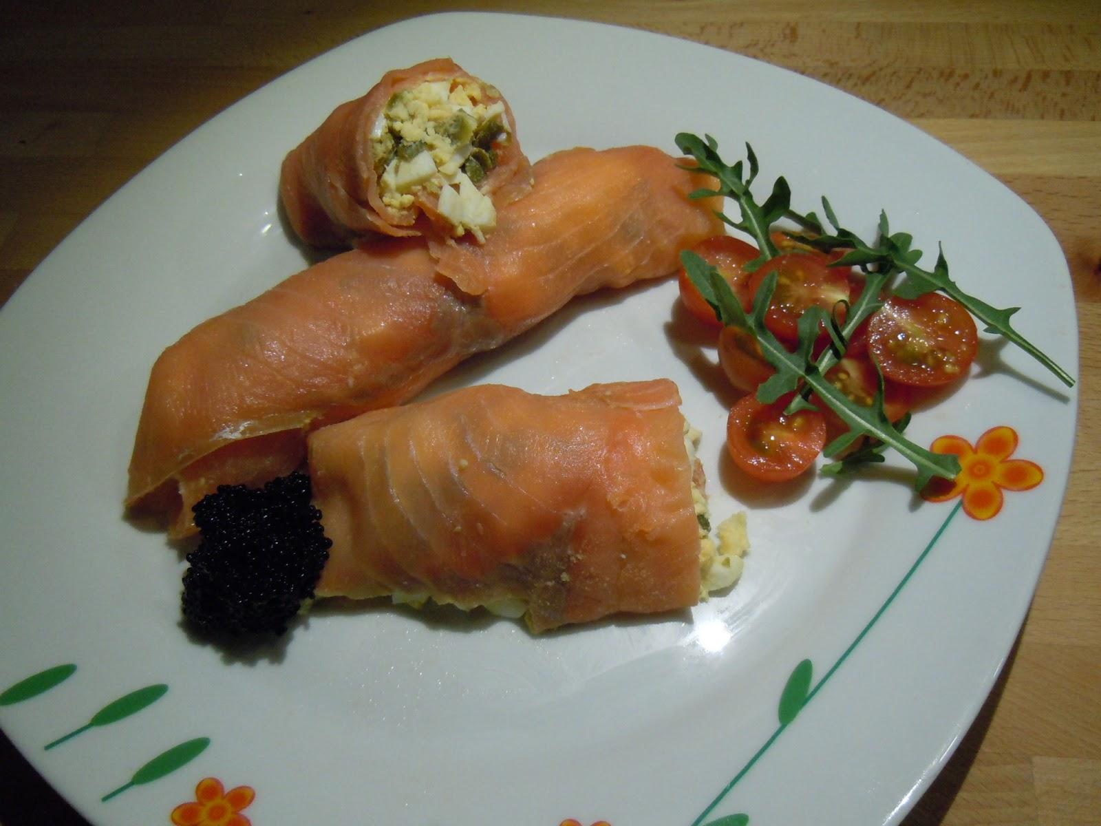 Rollos de salmón con picadillo Rollos de salmón con picadillo