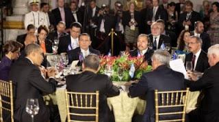 En CumbreSICA Danilo y otros presidentes dialogan con Obama.