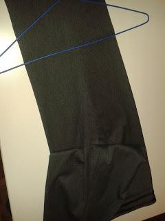 Cómo Colgar un Pantalón sin Que se Arrugue Cómo Colgar un Pantalón sin Que se Arrugue
