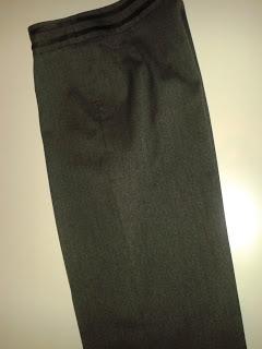 Cómo Colgar un Pantalón sin Que se Arrugue Cómo Colgar un Pantalón sin Que se Arrugue