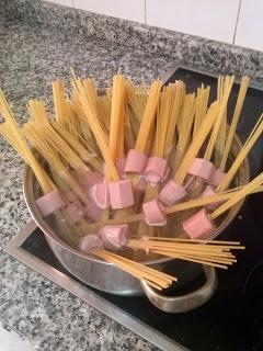 Os mostramos una manera divertida de cocinar espaghettis