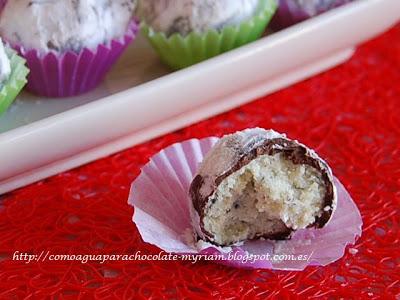 TRUFAS DE CHOLATE BLANCO AL LICOR DE ANÍS Y CARDAMOMO TRUFAS DE CHOLATE BLANCO AL LICOR DE ANÍS Y CARDAMOMO